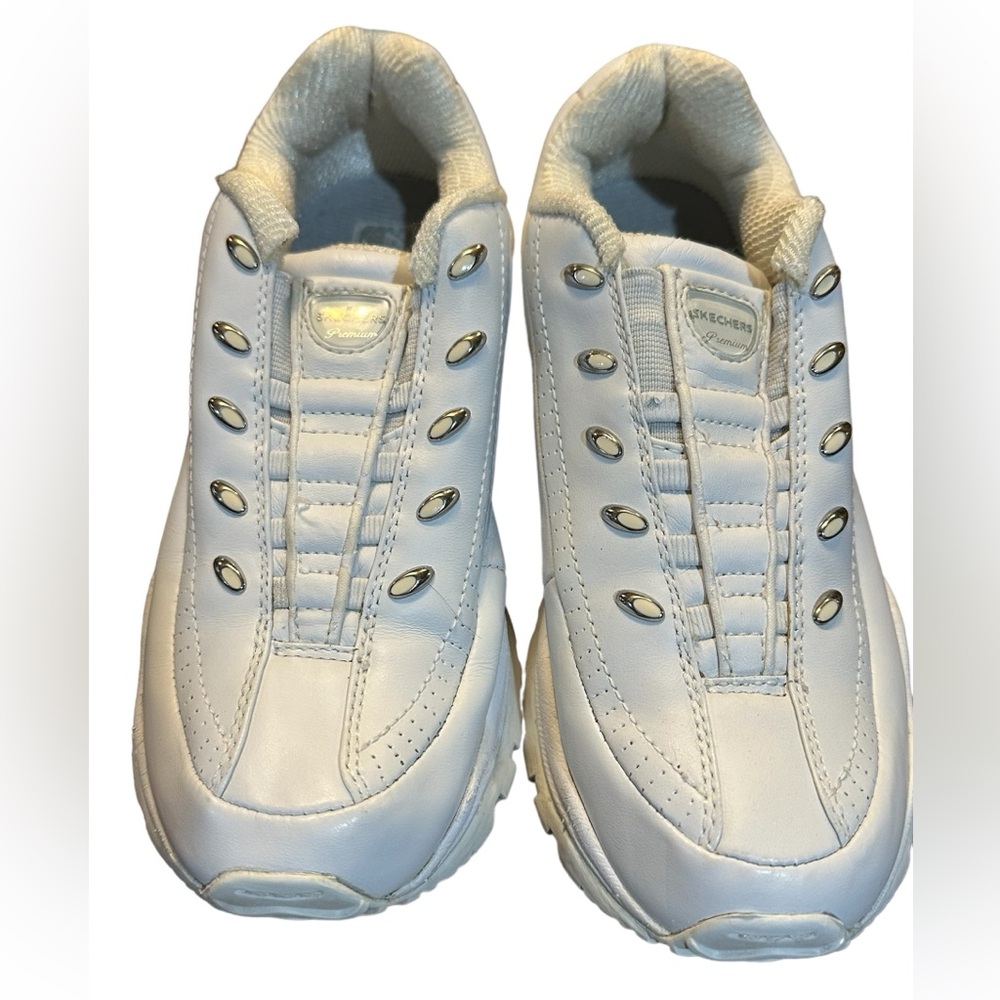 Leather‎ Skechers white no Lace sneakers size 6.5